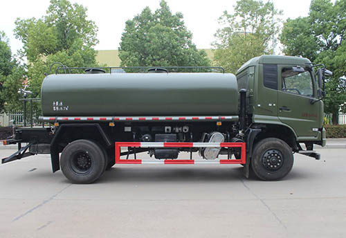 4X4越野灑水車