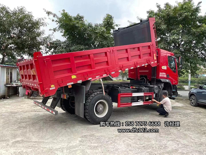 4驅自卸翻斗車