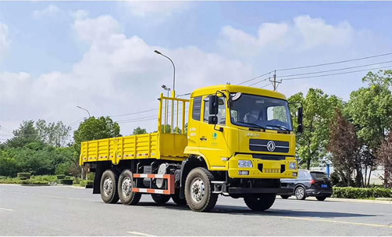 東風六驅越野沙漠大卡車報價--6x6沙漠越野貨車多少錢一輛